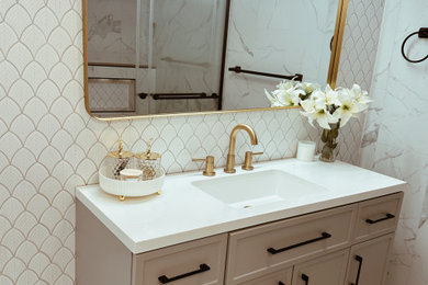 Bathroom - contemporary bathroom idea in Jacksonville