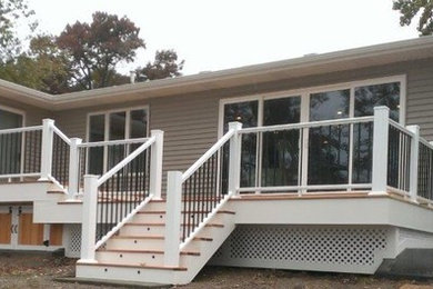 Inspiration for a mid-sized timeless backyard deck remodel in Chicago with no cover