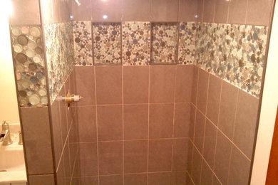 Example of a minimalist bathroom design in New York