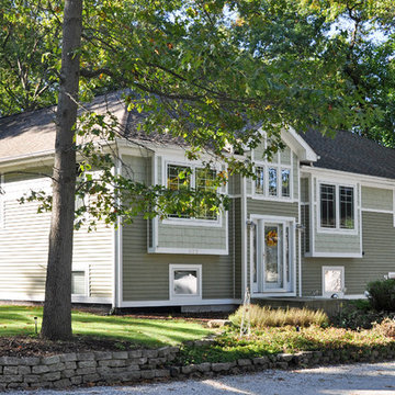 Angled End Walls Capitalize on Great Wooded Views