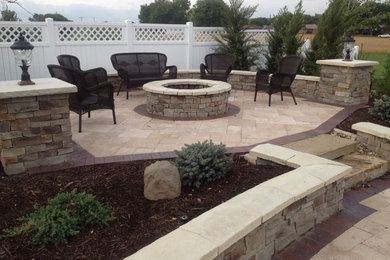 Example of a classic patio design in Kansas City