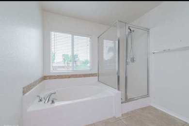 Inspiration for a modern home design remodel in Los Angeles