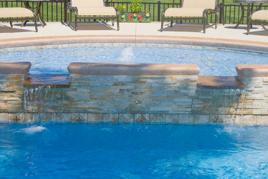 Vinyl Liner pool with raised Trilogy tanning ledge