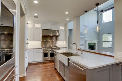 Example of a transitional kitchen design in Austin