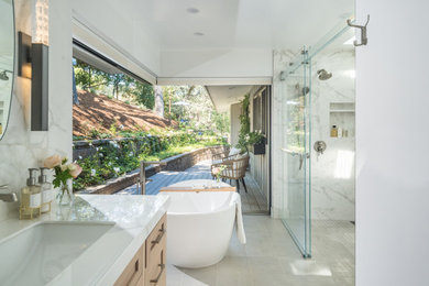 Inspiration for a contemporary bathroom remodel in San Francisco