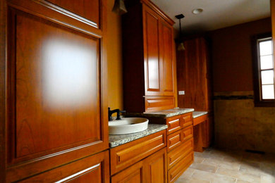 Example of a classic home design design in Chicago
