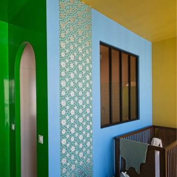 Une chambre d'enfant colorée et audacieuse