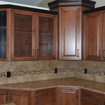 Two-toned Maple Cabinets Kitchen