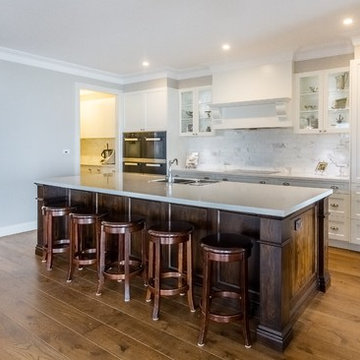 Kitchen & Bar