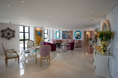 Example of a dining room design in Miami