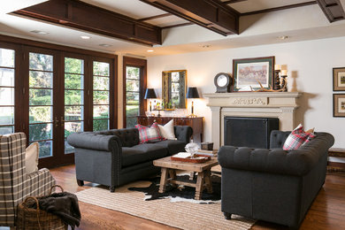 This is an example of a traditional family room in Kansas City.