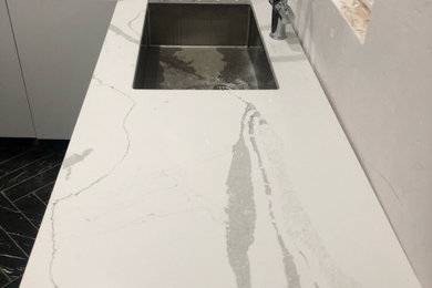calacata river quartz kitchen worktop