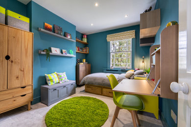 Modelo de dormitorio infantil ecléctico pequeño con moqueta y suelo gris