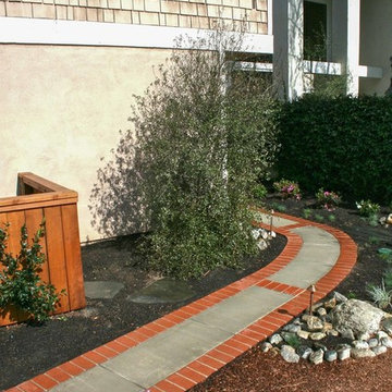 Drought Resistant Landscape with Low-Voltage Pathlights