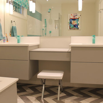 Dollard des Ormeaux Family Bathroom