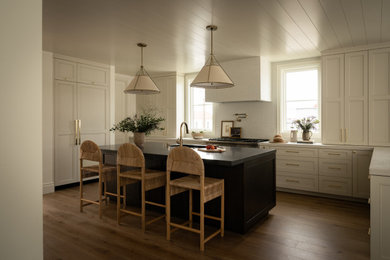 Example of a transitional kitchen design in Los Angeles