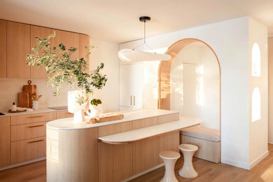 Kitchen - modern kitchen idea in Toulouse