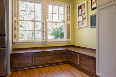Example of a kitchen design in Charlotte