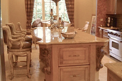Elegant kitchen photo in New York