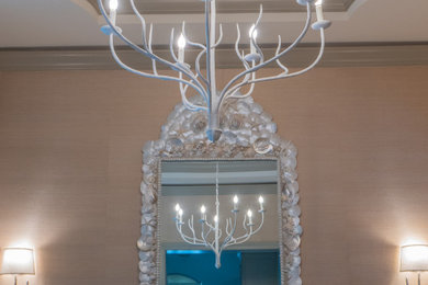 Example of a minimalist dining room design in Miami