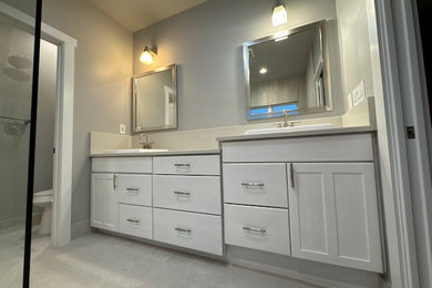 Example of a bathroom design in Austin