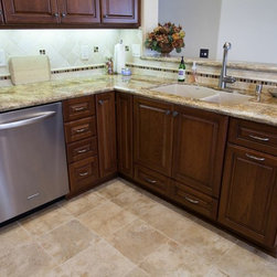 Dynasty, Cherry, Nutmeg, Onyx - Kitchen Cabinetry