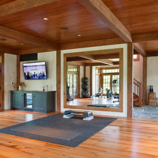 ワシントンD.C.のカントリー風おしゃれなヨガスタジオ (オレンジの床) の写真