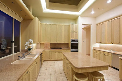 Trendy kitchen photo in San Diego