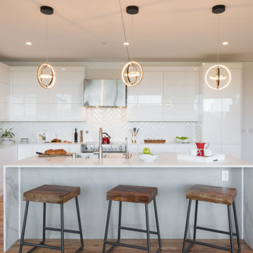 The Oakland Skyline Jewel: A Modern Tri-Level Transformation