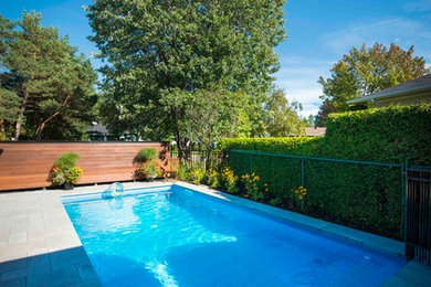 This is an example of a contemporary pool in Montreal.