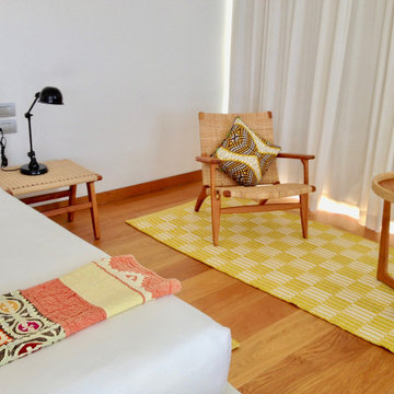 Mobiler scandinave, conception du tapis, et couleurs ensoleillées.