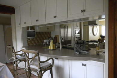Kitchen - contemporary kitchen idea in Houston