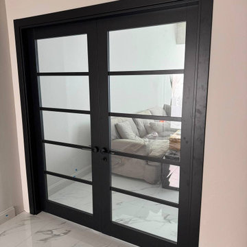 Quadro 4522 Black with euro handles Vero