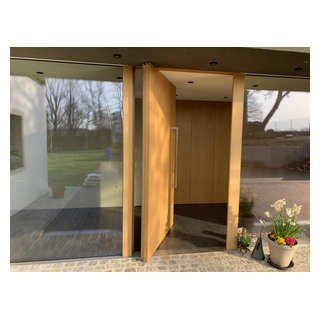 pivot-haust-re-in-eiche-modern-eingang-m-nchen-von-eber