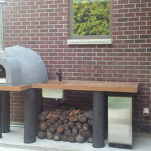 Outdoor Kitchen With Brick Wood Fired Pizza Oven Klassisch