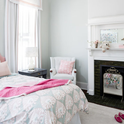 Bedroom - transitional bedroom idea in Louisville
