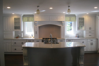 Kitchen - transitional kitchen idea in Indianapolis