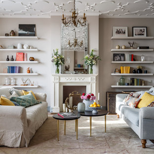 Выдающиеся фото от архитекторов и дизайнеров интерьера: парадная, изолированная гостиная комната в стиле фьюжн с серыми стенами, ковровым покрытием и бежевым полом