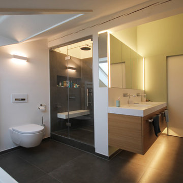 Dachgeschoss mit Schlafzimmer und Wellnessbad
