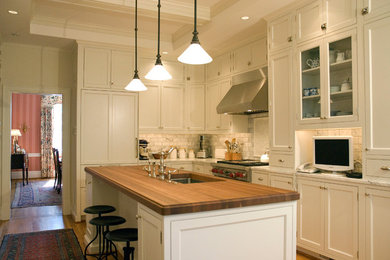 Kitchen - traditional kitchen idea in DC Metro