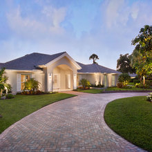 Exterior/Front/Driveway