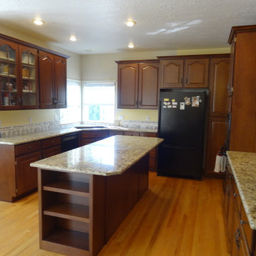 Oak Kitchen to Light to Medium Brown with Glaze