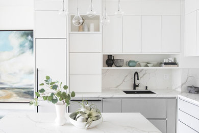 Minimalist kitchen photo in Toronto