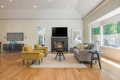 Example of a trendy living room design in New York