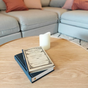 Un espace bibliothèque & détente dans un sous-sol
