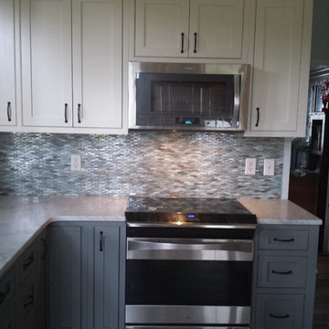 Short Linear Mosaic Monochromatic Backsplash