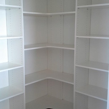 Pantry in white