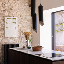 ELLE DECO Cuisine noire et bois