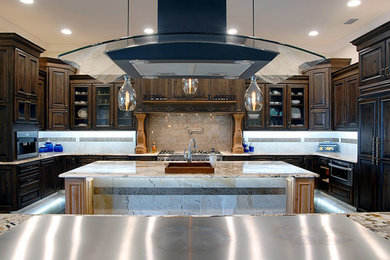 Transitional kitchen photo in Orlando