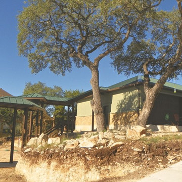 Lake View Courtyard Home